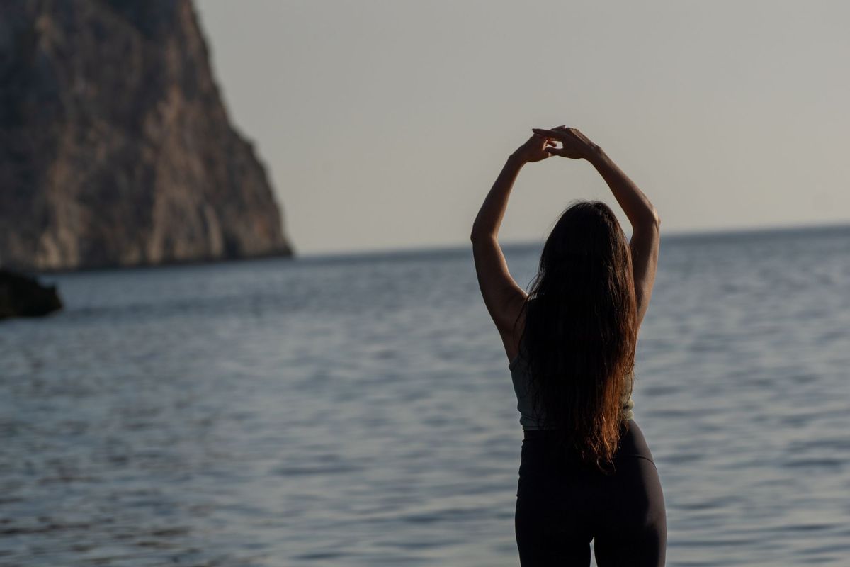 Sintonizando Cuerpo y Mente: Integrando el Yoga en un Estilo de Vida Saludable